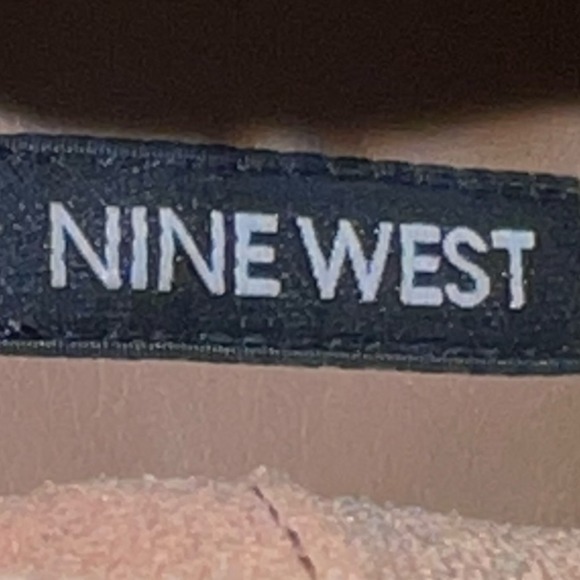 Nine West Suede Chelsea Ankle Booties Block Heel Lug Sole Women's 6.5 - Picture 15 of 15